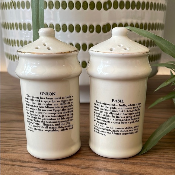 Vintage J.S.N.Y Taiwan Hummel Style Ceramic Spice Jars Onion Basil Children - Picture 3 of 6